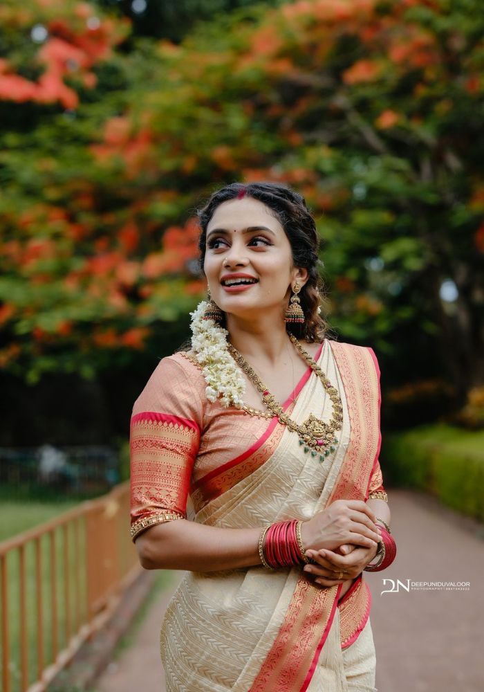 Beige Soft Silk Saree With Snappy Blouse Piece