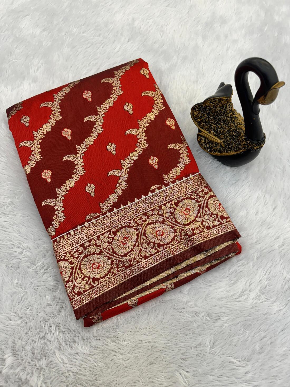 Deserving Red Soft Banarasi Silk Saree With Classic Blouse Piece